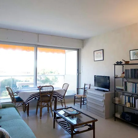 On The Seafront דירה