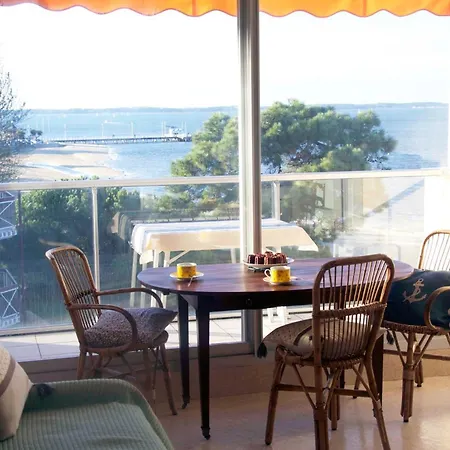 On The Seafront Apartment *